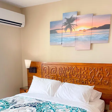Beautiful Bamboo Waikiki Villa